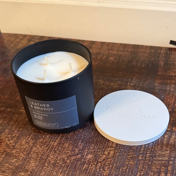 White Barn Leather & Brandy Candle - Black and White - Picture 2 of 3